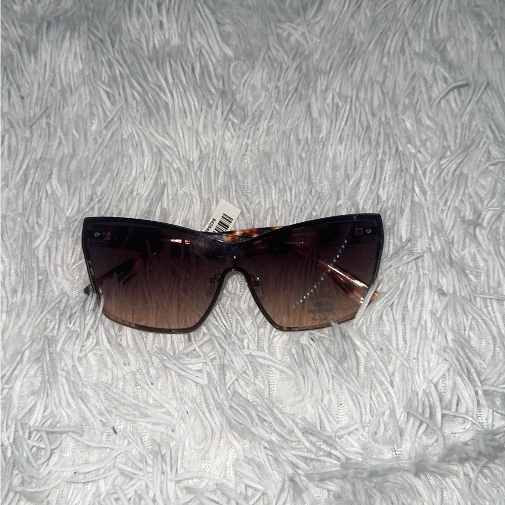 Stylish Tortoise Shell Sunglasses